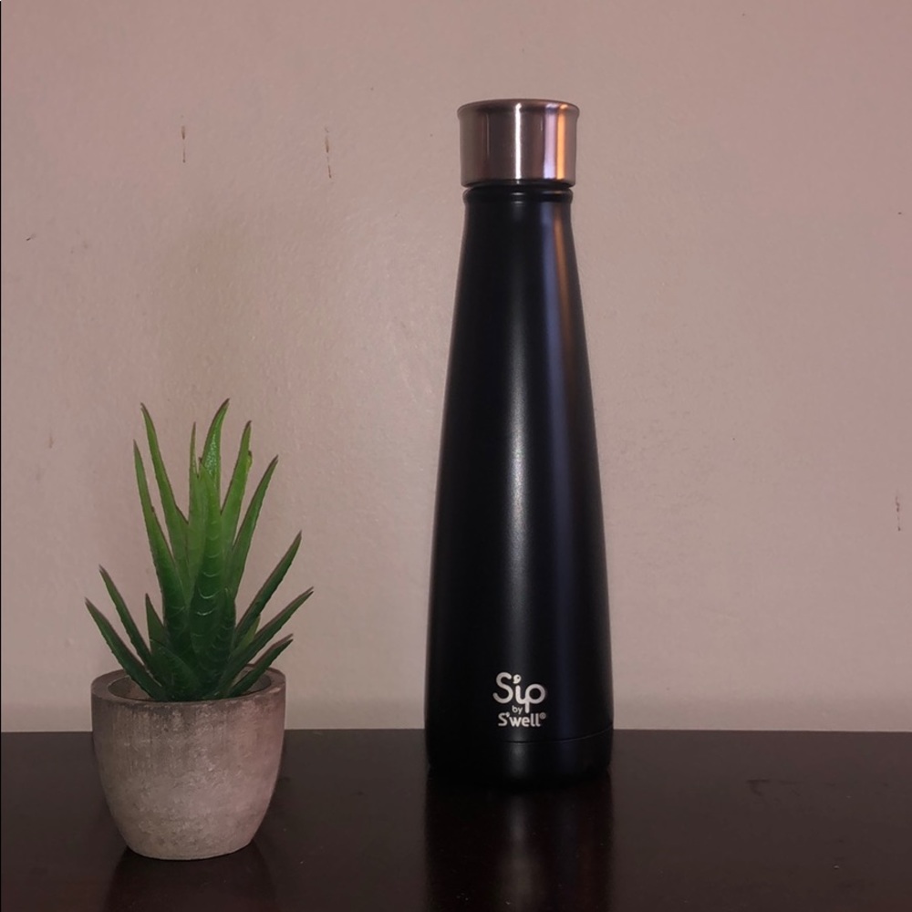 Sip by Swell black water bottle